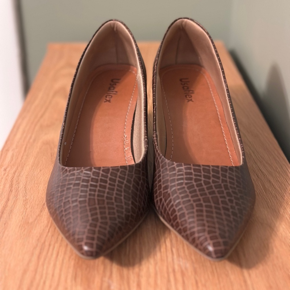 FALL Textured Leather Heels with Pointed-Toe